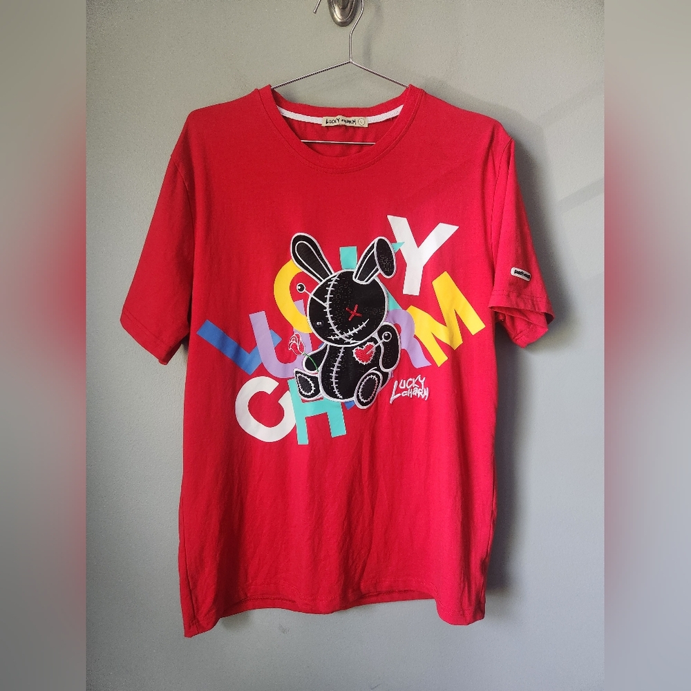 Lucky Charm Red Graphic T-shirt Size Large BKYS